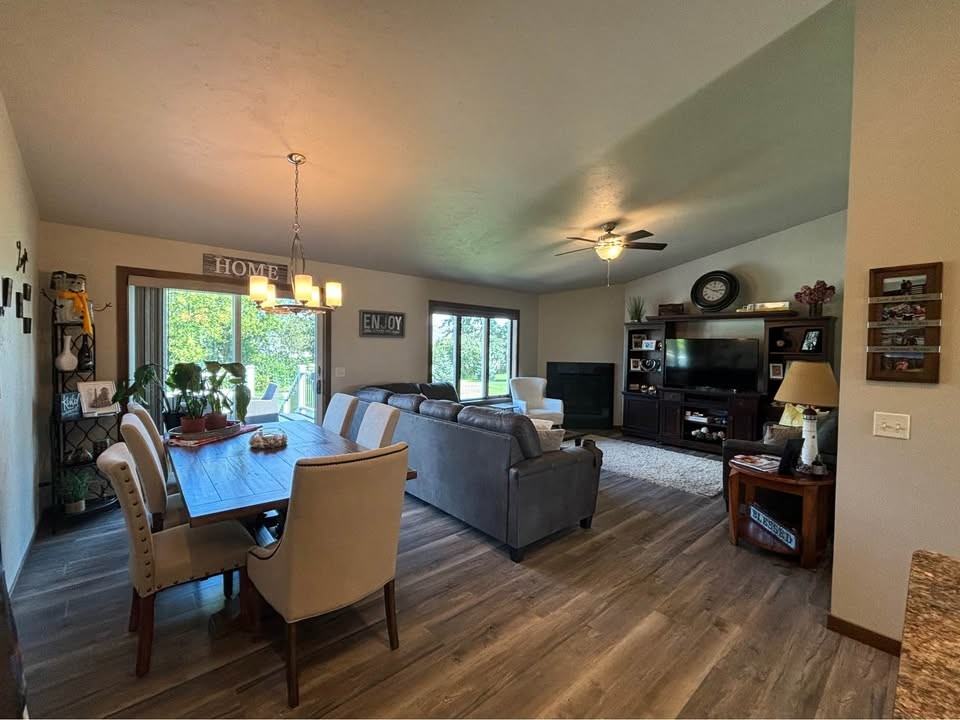 806 S Lincoln St #NA - Photo 2 of 4