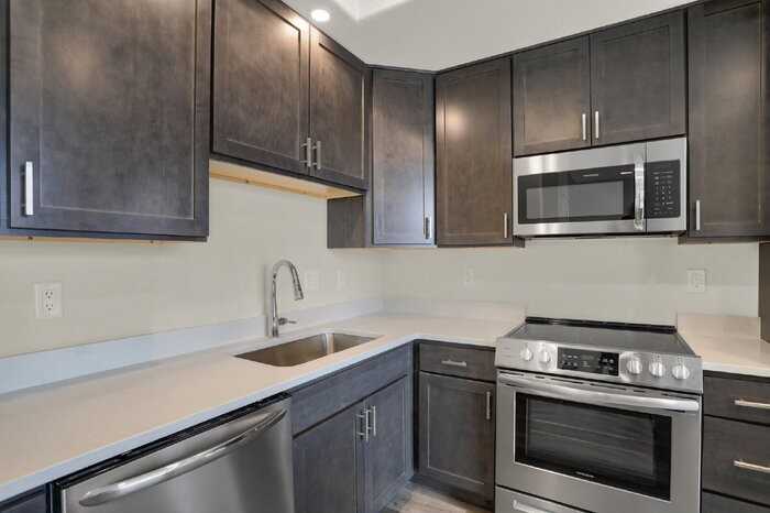 3780 Venice Grv - Photo 7 of 28