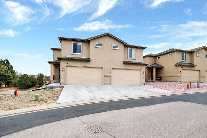 3780 Venice Grv - Photo 2 of 28