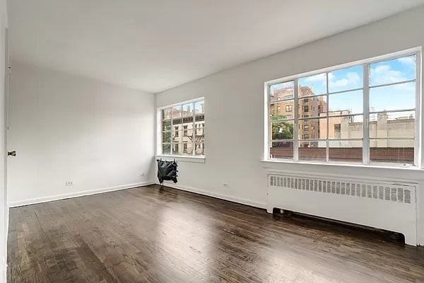 W 8th St #4 - Photo 2 of 3