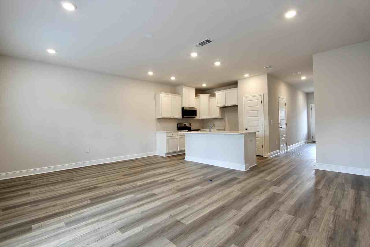 323 Callie Dr - Photo 5 of 28