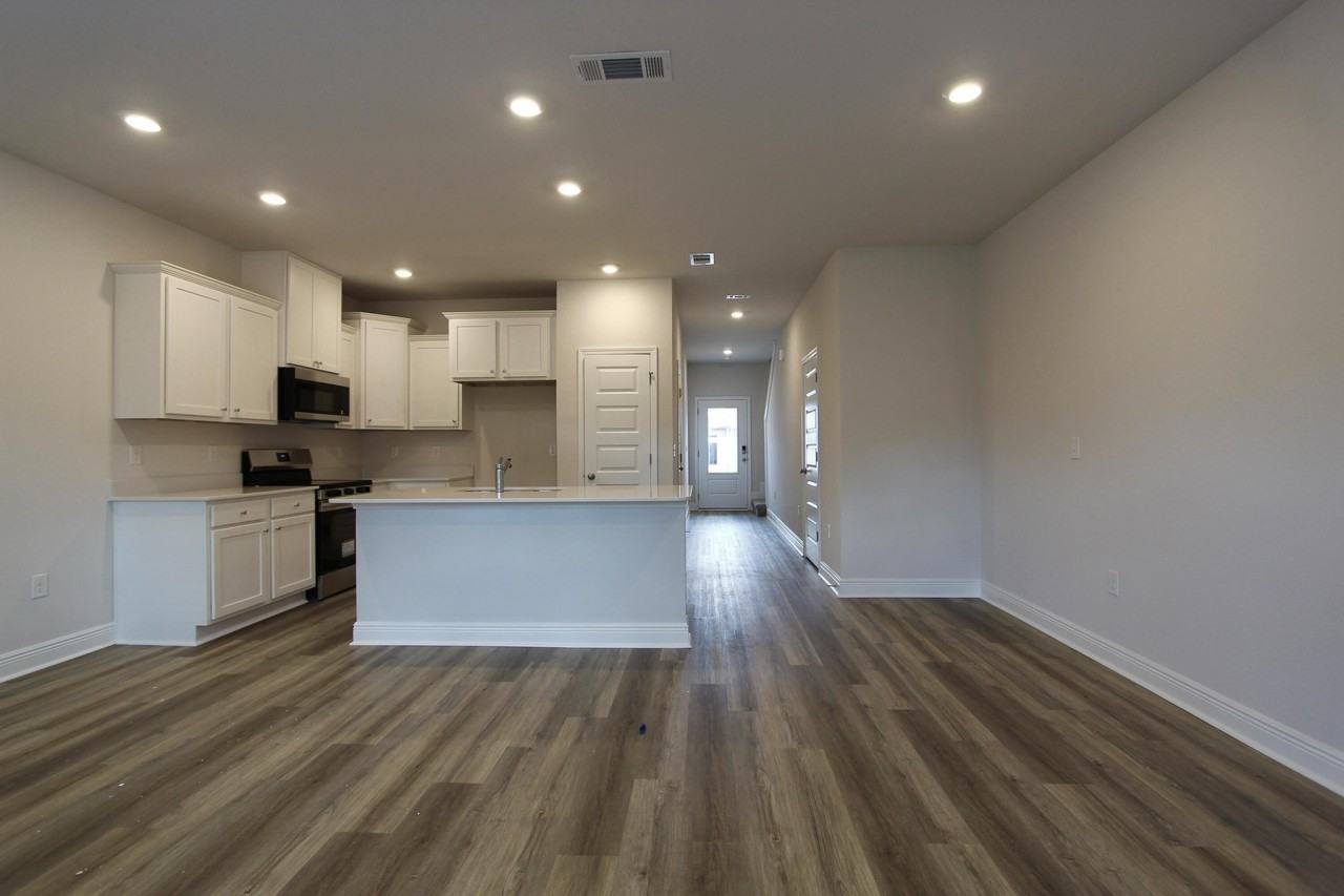 323 Callie Dr - Photo 6 of 28