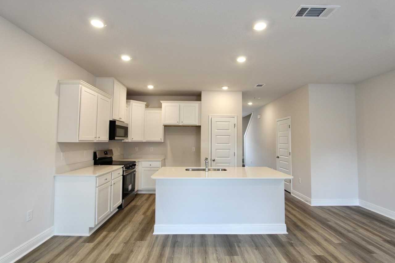 323 Callie Dr - Photo 7 of 28