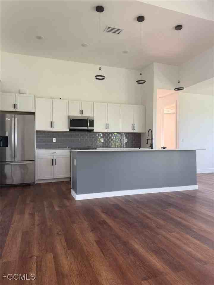 2524 Nw 6th Ter - Photo 4 of 15