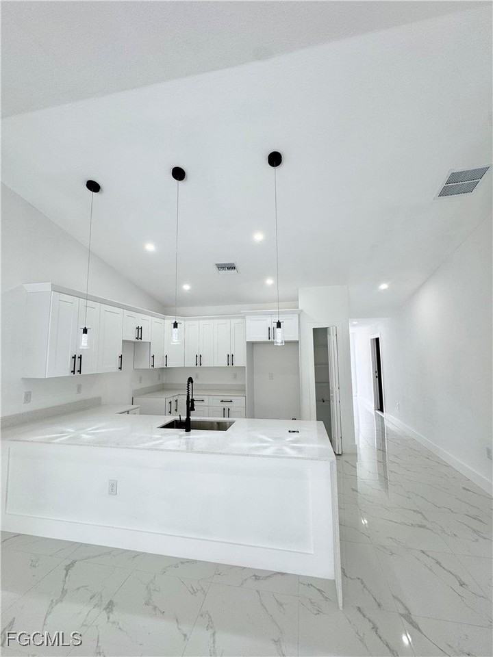 670 Chemstrand St E - Photo 4 of 34