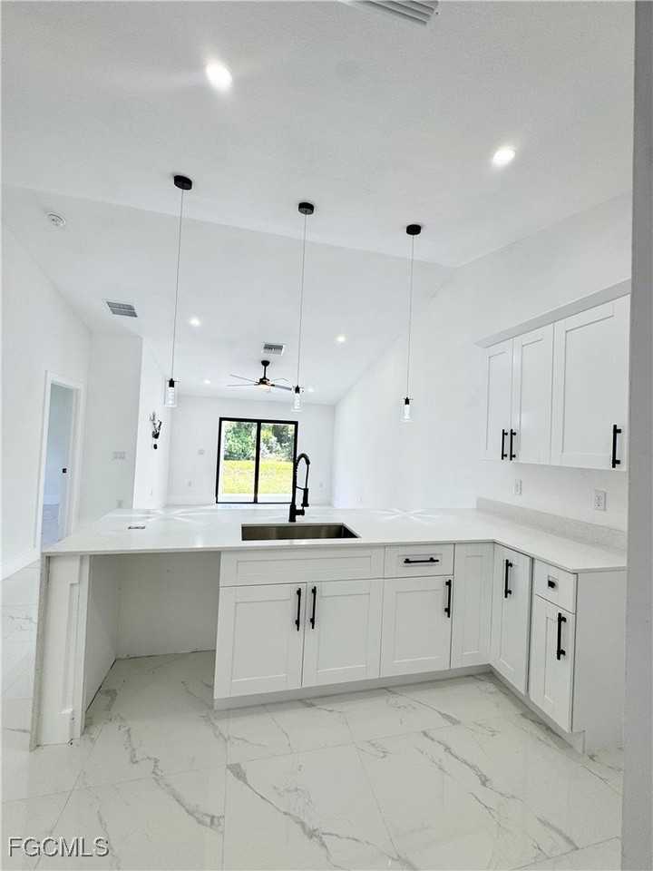 670 Chemstrand St E - Photo 5 of 34