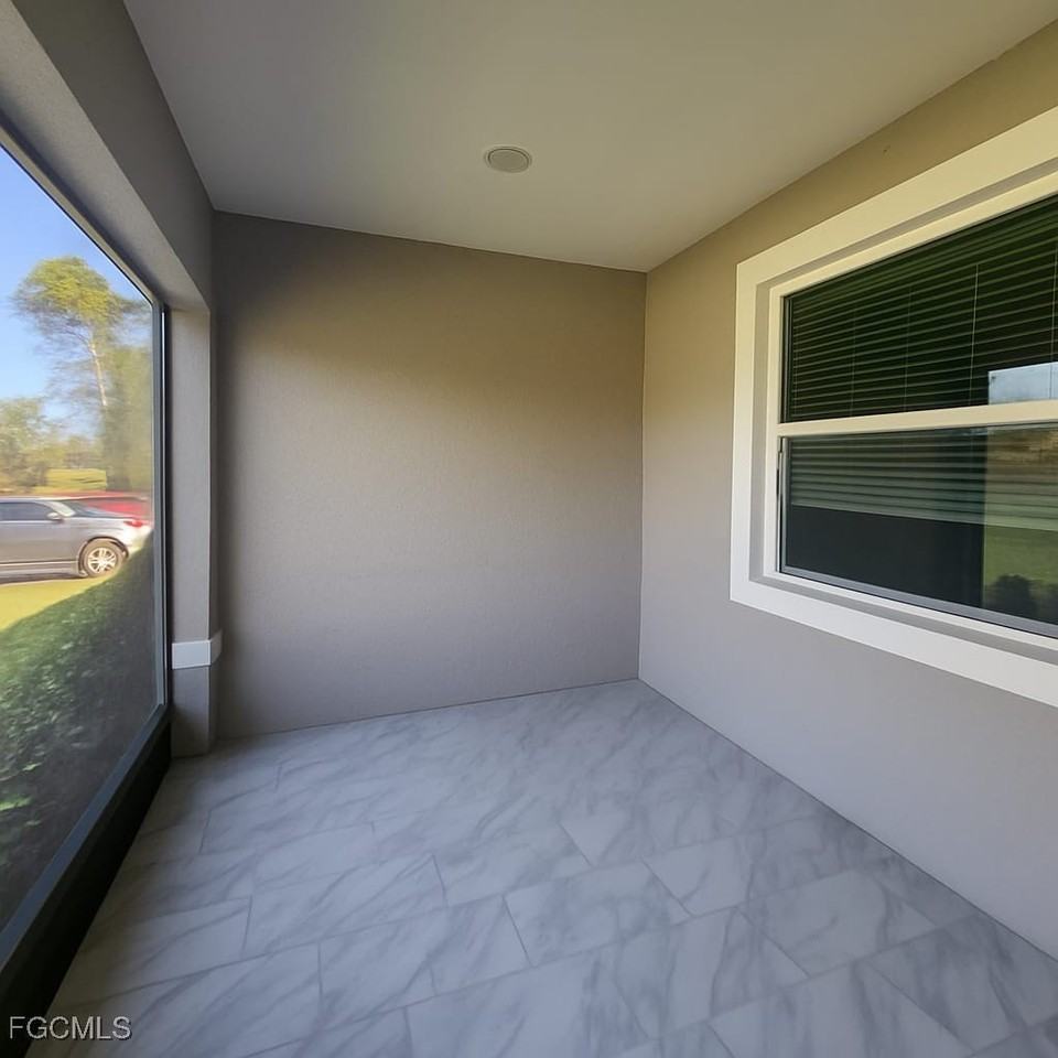 2431 Paul Ave S - Photo 4 of 14