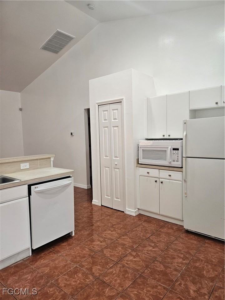 2511 Sunniland Blvd - Photo 4 of 14