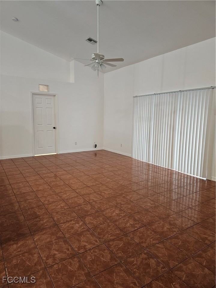 2511 Sunniland Blvd - Photo 5 of 14