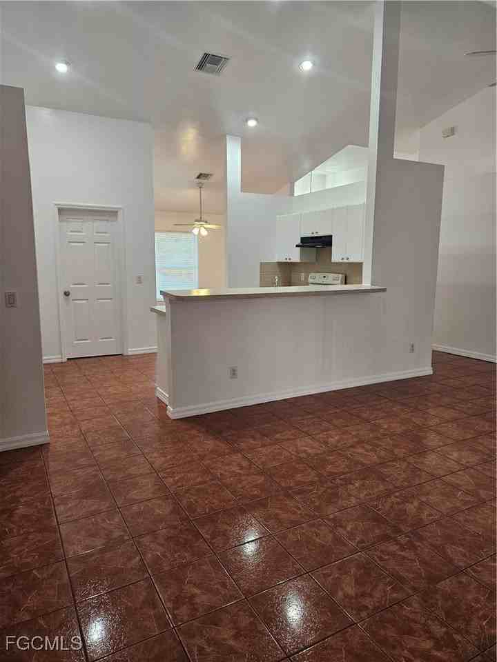 2511 Sunniland Blvd - Photo 6 of 14