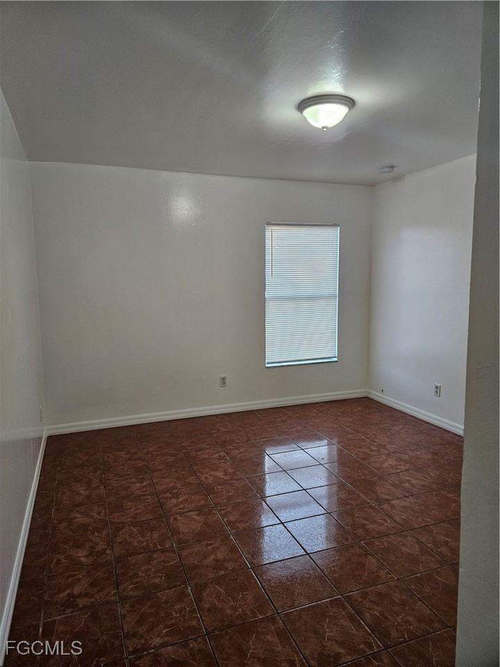 2511 Sunniland Blvd - Photo 7 of 14