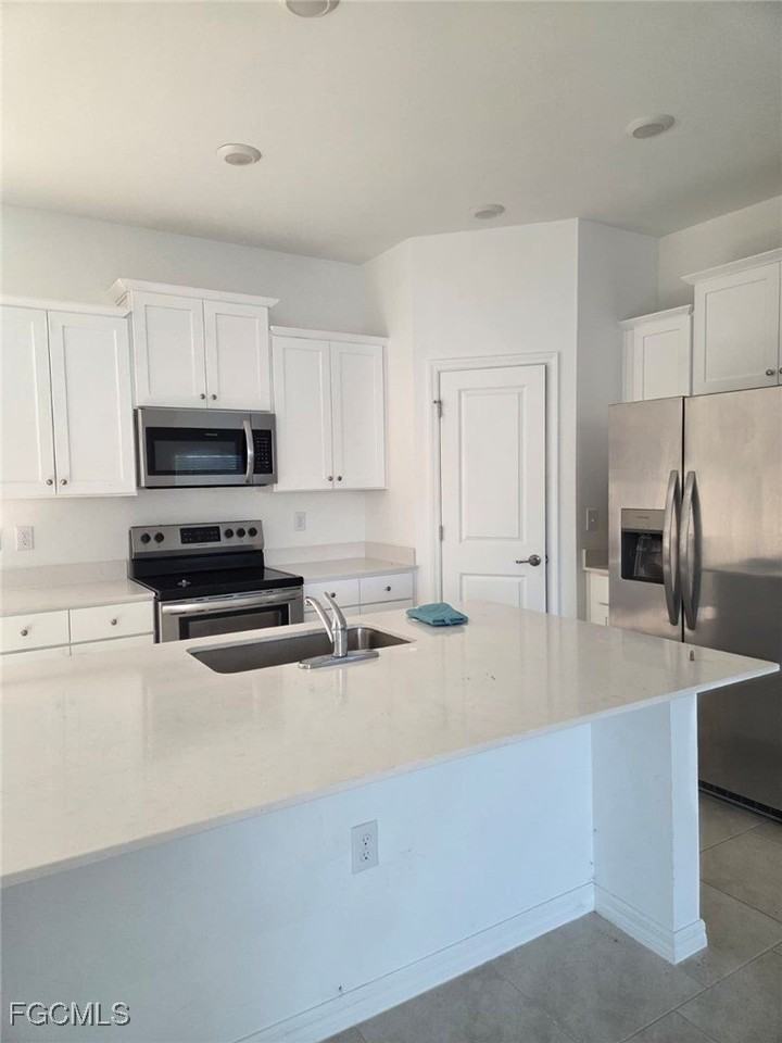 4125 Ne 15th Pl - Photo 3 of 6