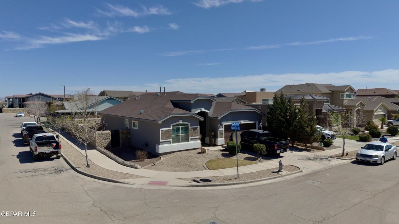 1180 Spofford Pl - Photo 3 of 32