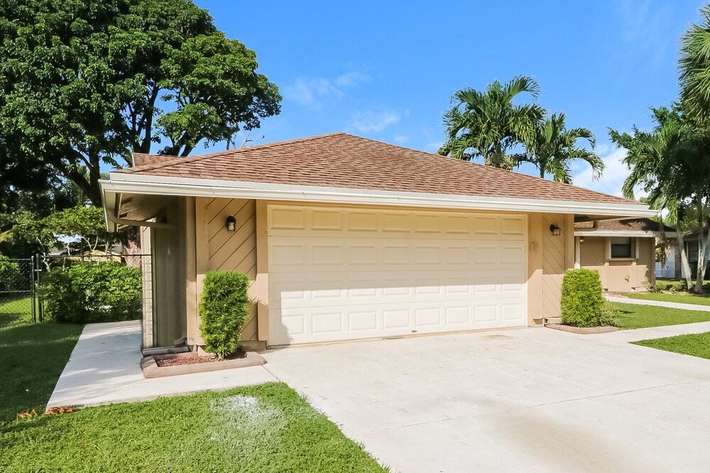 1104 Summerwood Cir - Photo 4 of 16