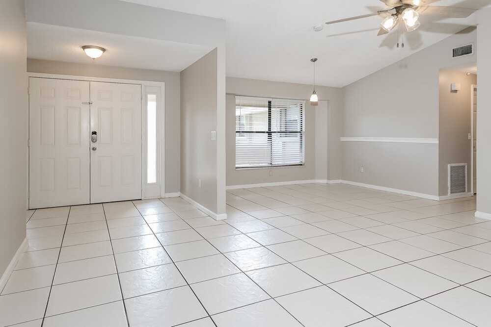 1104 Summerwood Cir - Photo 5 of 16