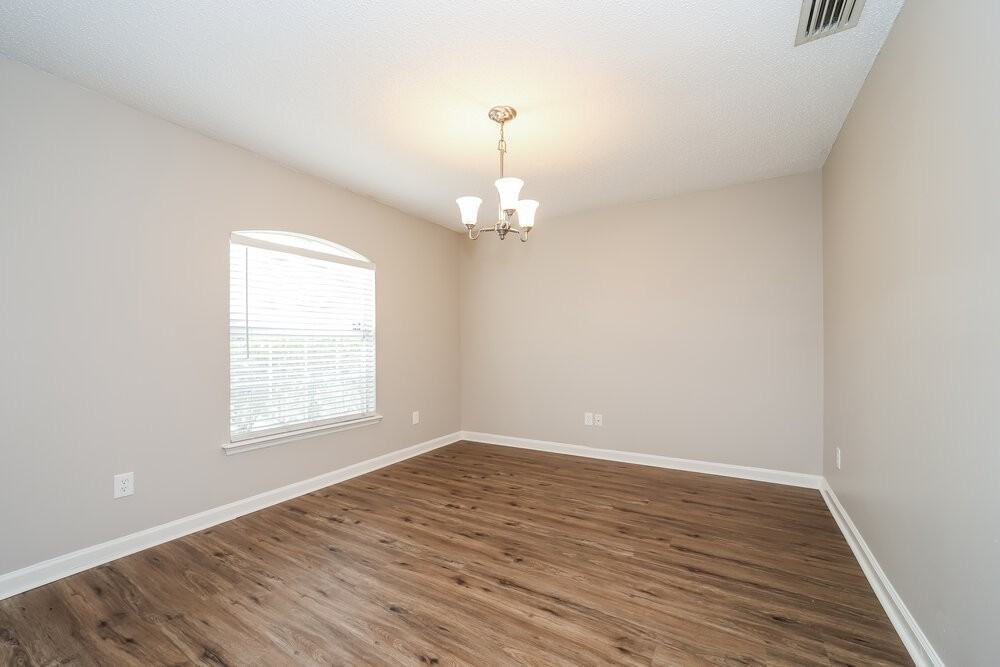 440 Sanwick Dr - Photo 5 of 16