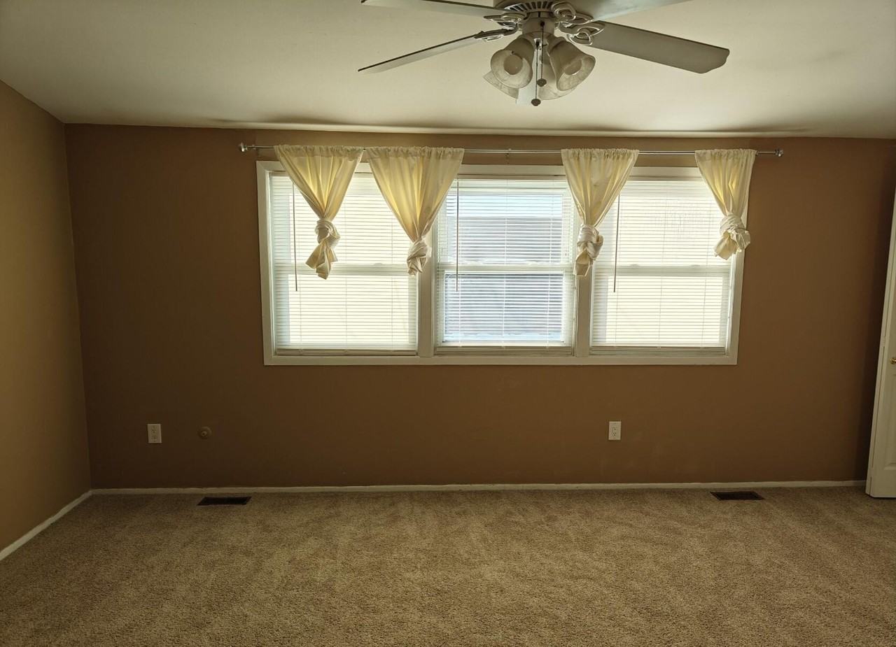 1813 Brentwood Dr - Photo 2 of 9