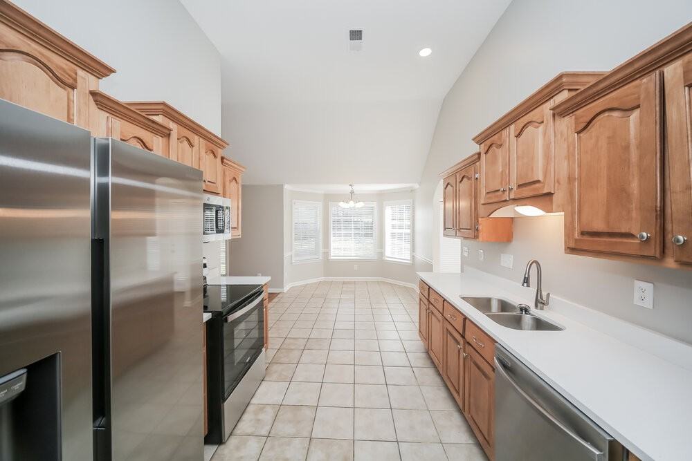 8911 Oak Grove Blvd - Photo 7 of 16