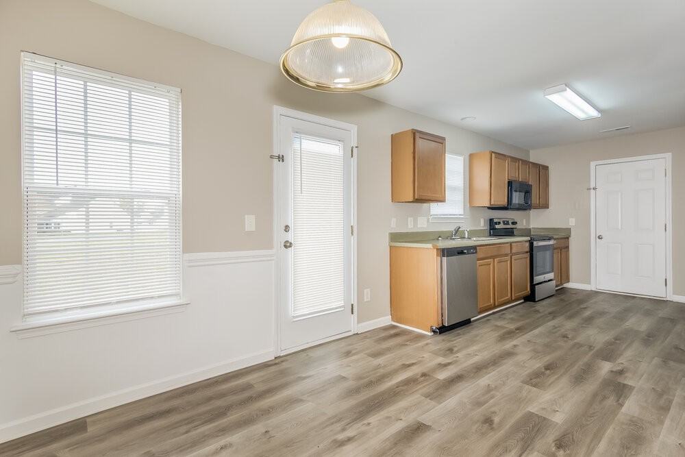 407 Chelton Oaks Dr - Photo 6 of 17