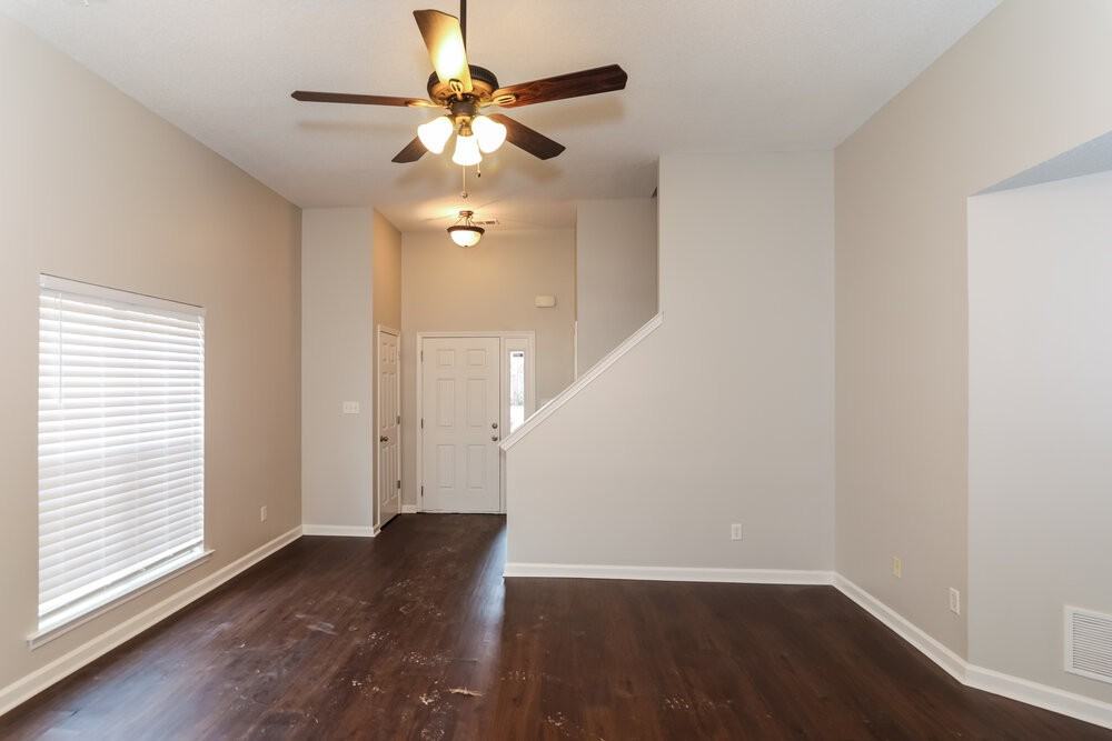 10333 Cottage Oaks Dr - Photo 2 of 15