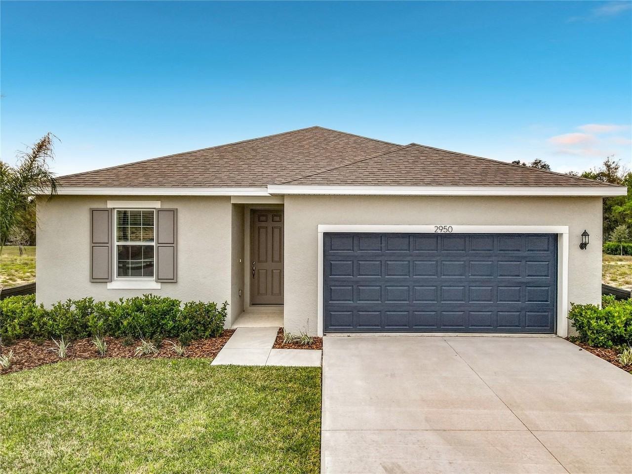 2950 Supermarine Rd - Photo 2 of 41