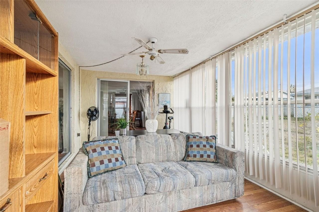 3800 Sablewood Dr - Photo 3 of 18