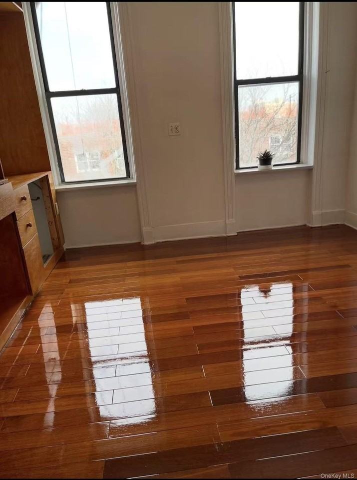 185 Menahan St Apt 3r - Photo 4 of 8