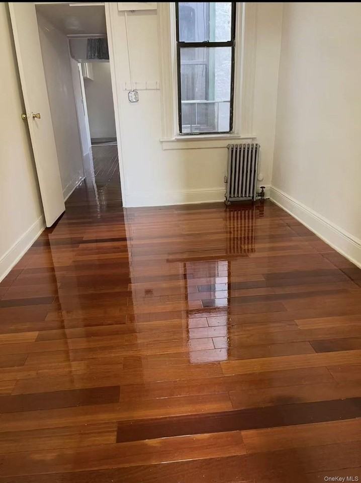 185 Menahan St Apt 3r - Photo 5 of 8