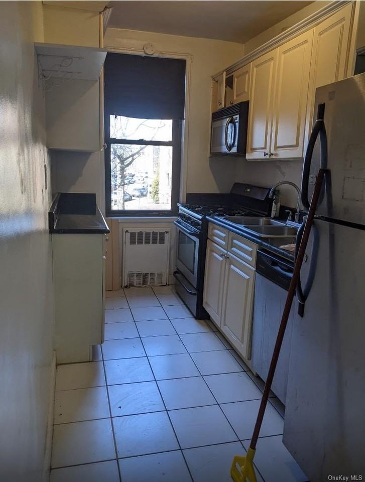 15020 71st Ave Apt 2f - Photo 3 of 6