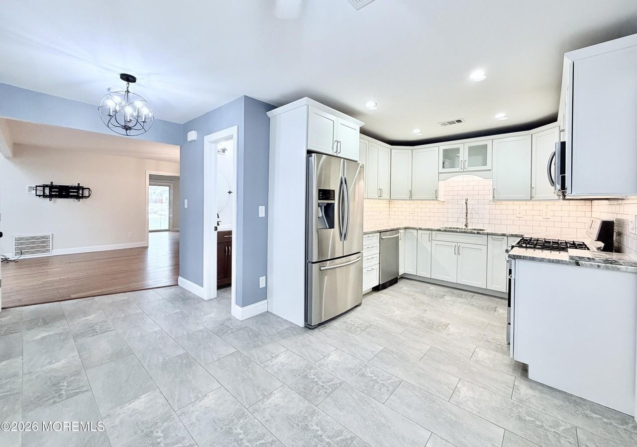 7 Longfellow Ct - Photo 2 of 27