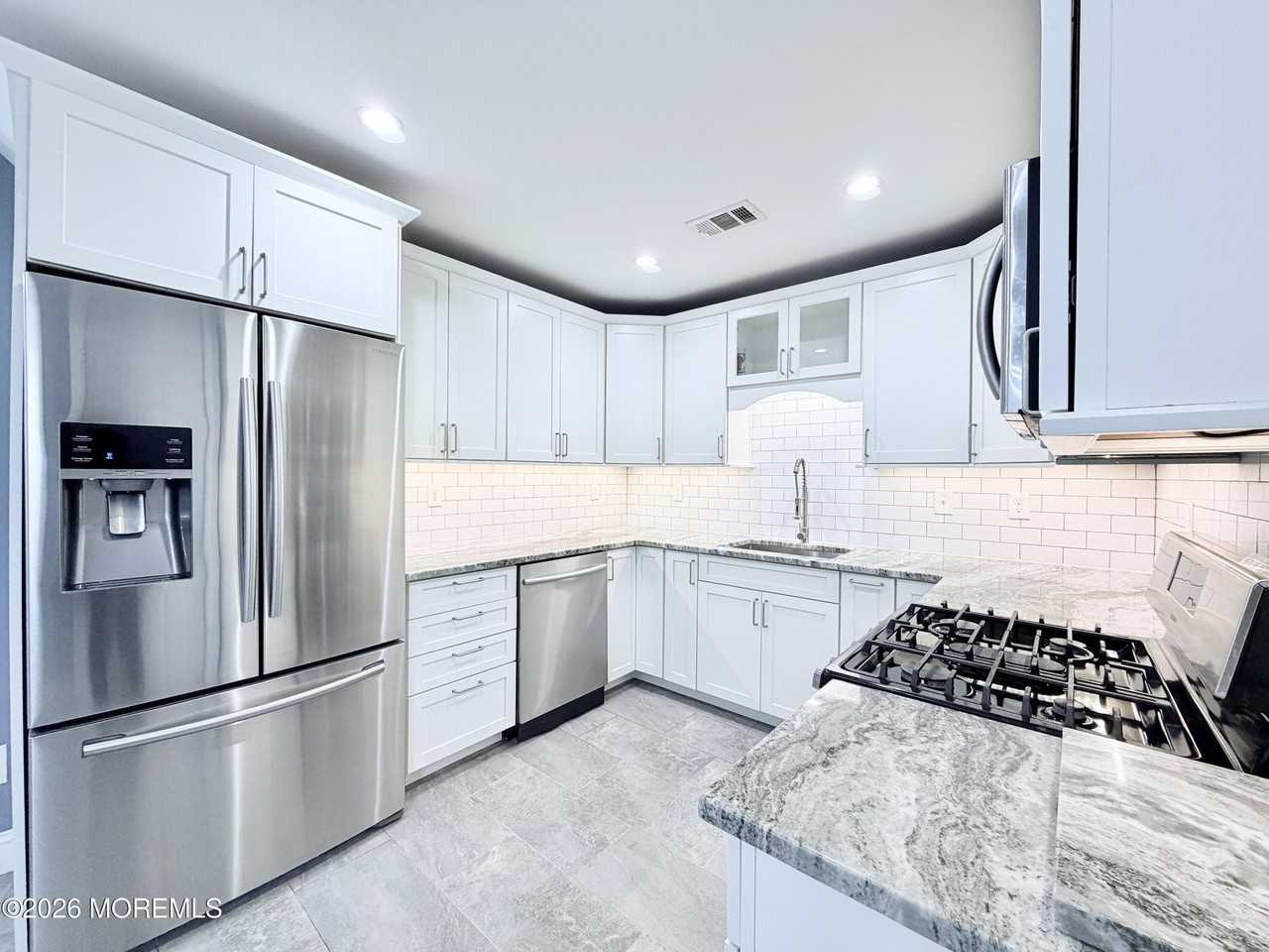 7 Longfellow Ct - Photo 3 of 27