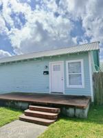 featured image of 1002 E Simcoe St