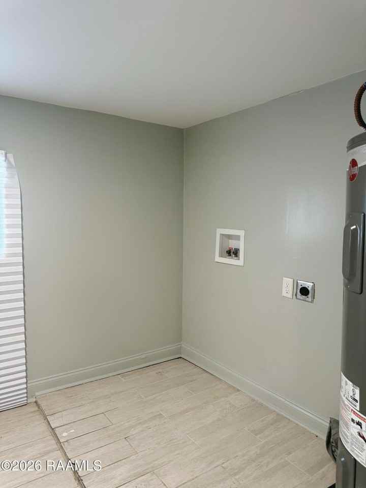 1002 E Simcoe St - Photo 3 of 11