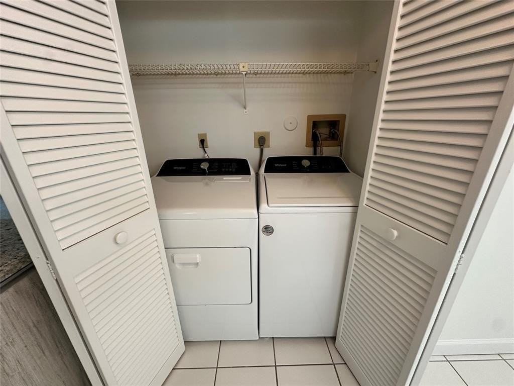 9633 Riverside Dr #E3 - Photo 4 of 31