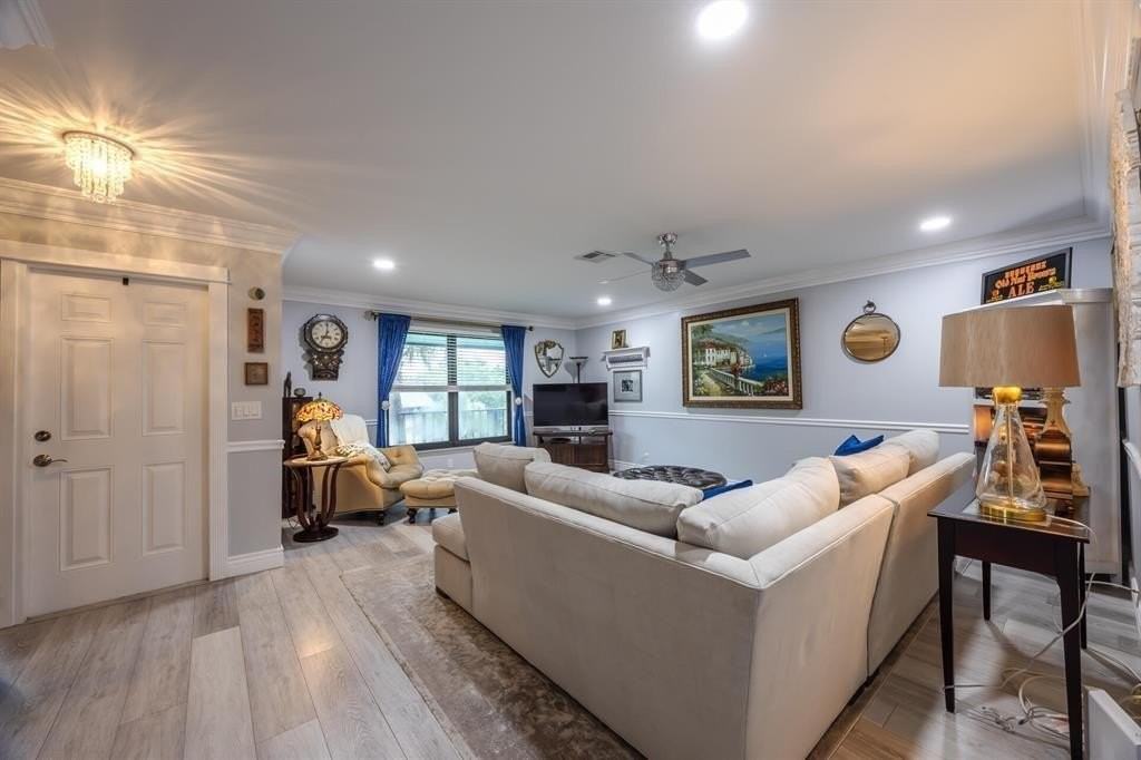 201 Sw 1st St #10 - Photo 4 of 28