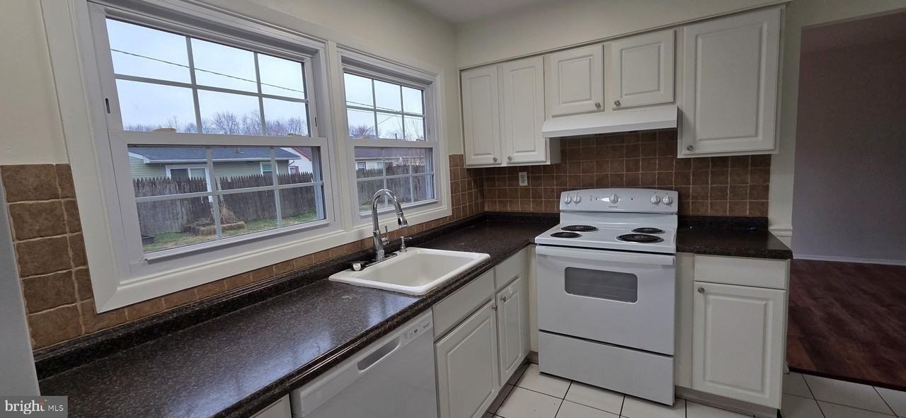 10 Gardenbrook Ln - Photo 4 of 14