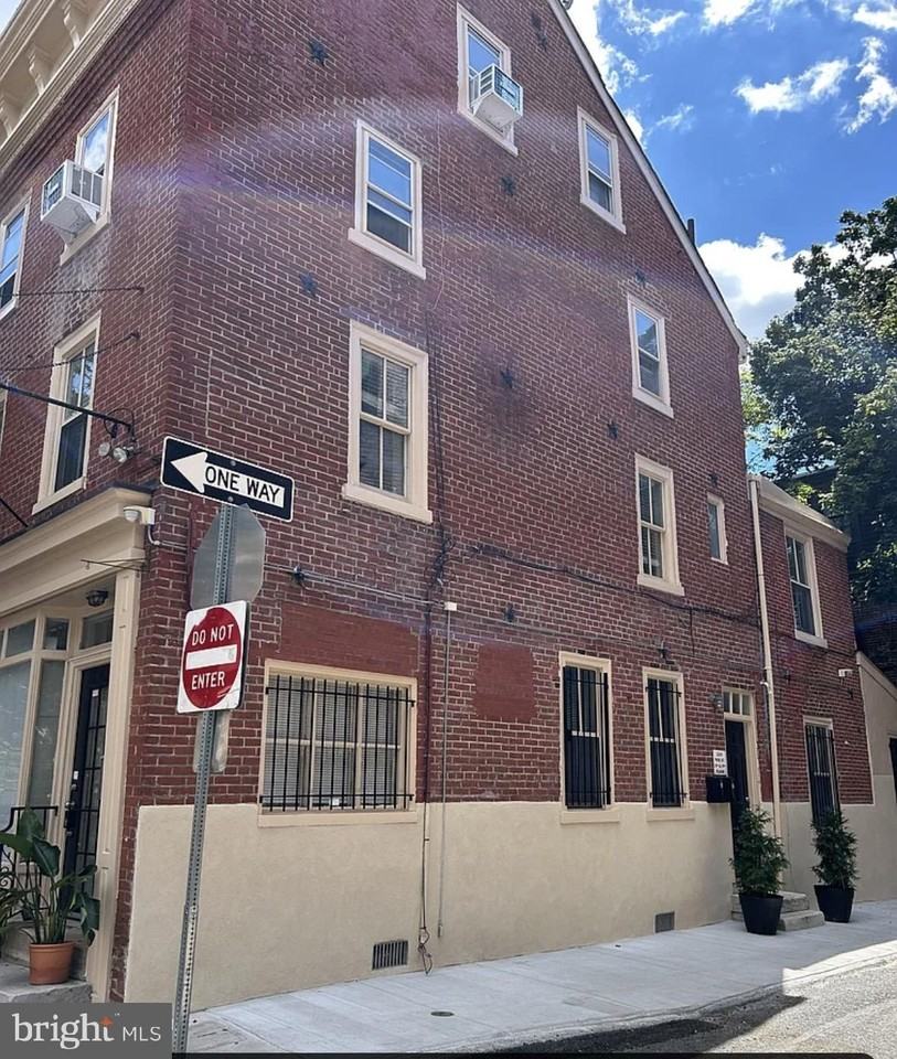 1220 Pine St Fl 2 - Photo 2 of 11