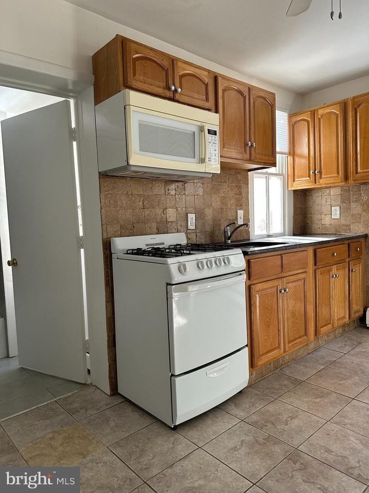 1220 Pine St Fl 2 - Photo 4 of 11