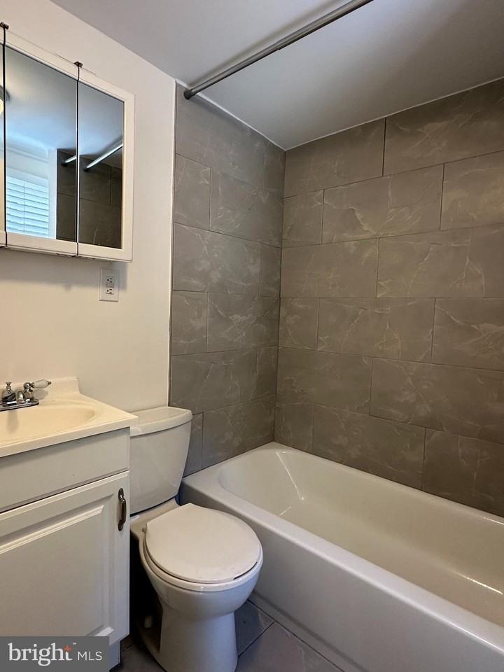 1220 Pine St Fl 2 - Photo 7 of 11