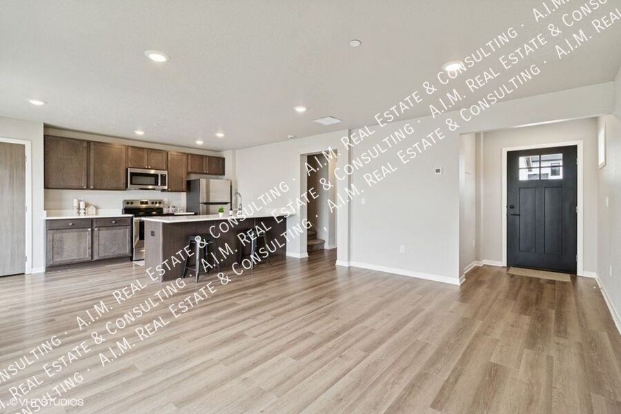 Edgeland Bondurant - Photo 7 of 39