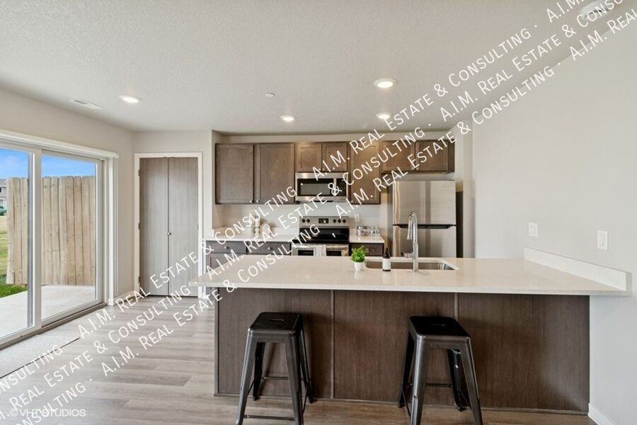 Edgeland Bondurant - Photo 7 of 36