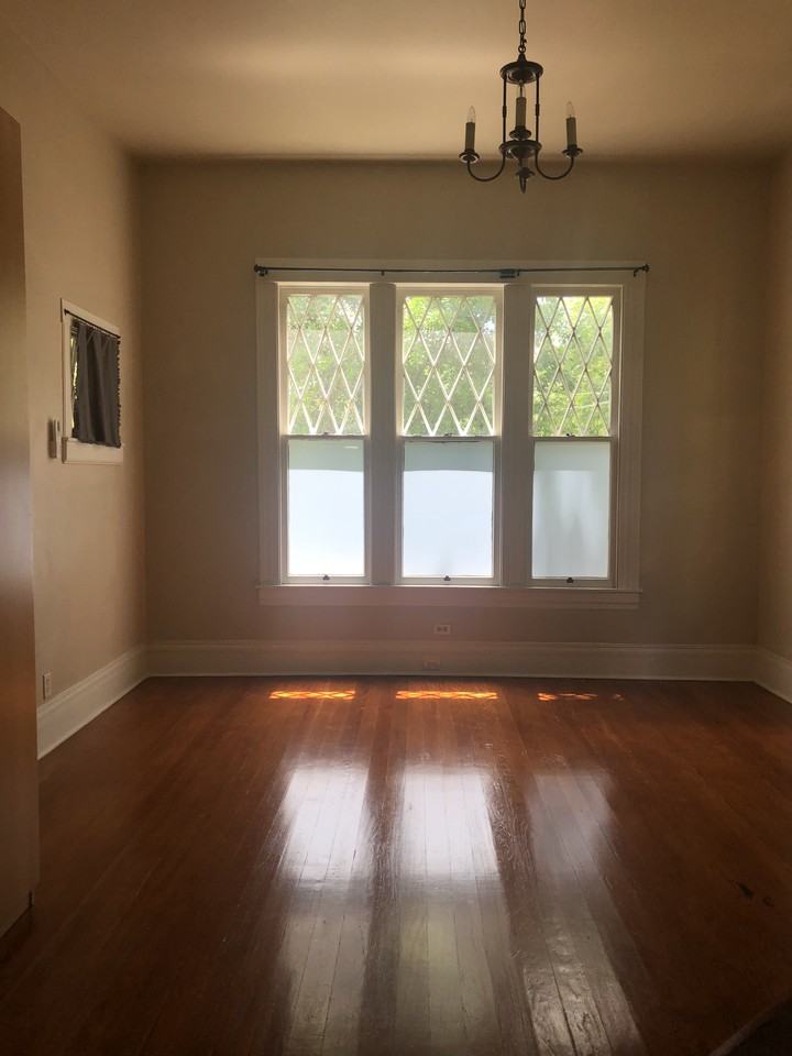 704 East Guenther Street - Photo 2 of 21