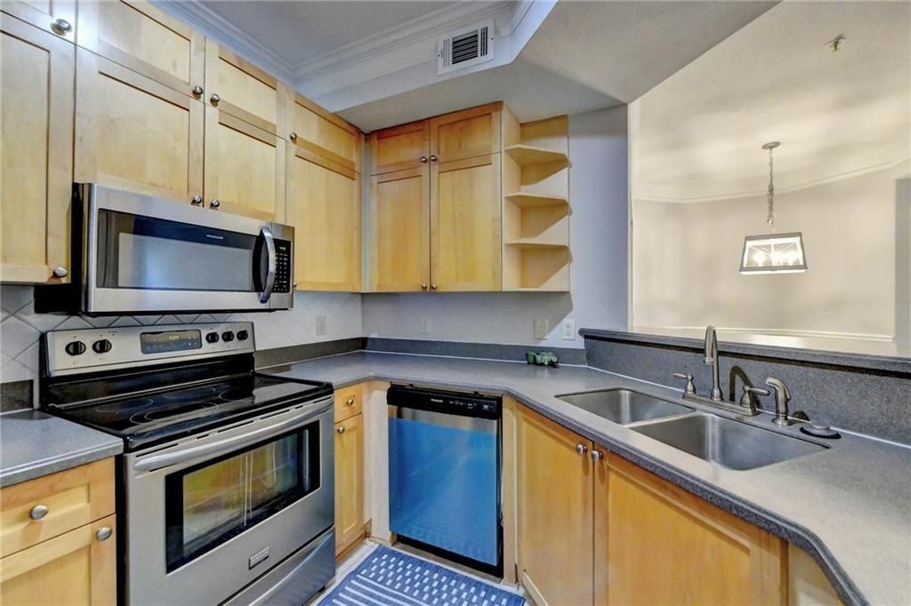 232 Ashford Cir - Photo 3 of 17