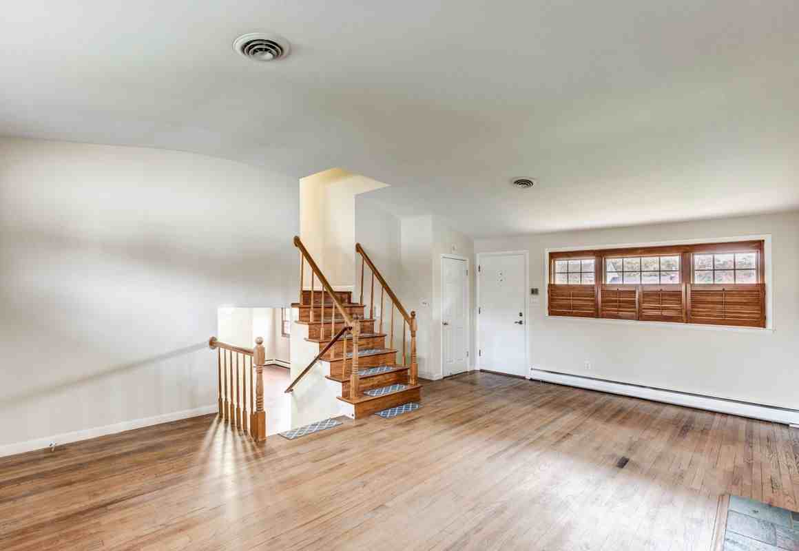 2119 Eastridge Rd - Photo 2 of 42