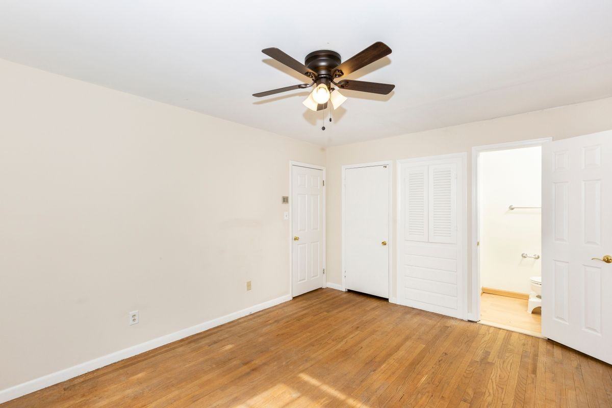 2119 Eastridge Rd - Photo 3 of 42