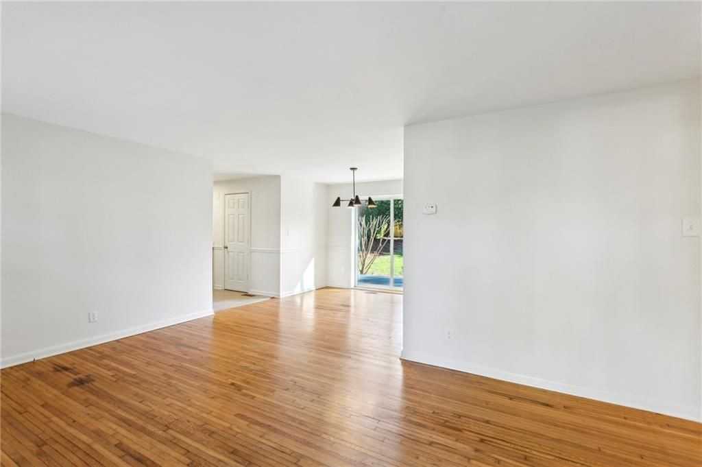 2474 Warwick Cir Ne - Photo 5 of 28