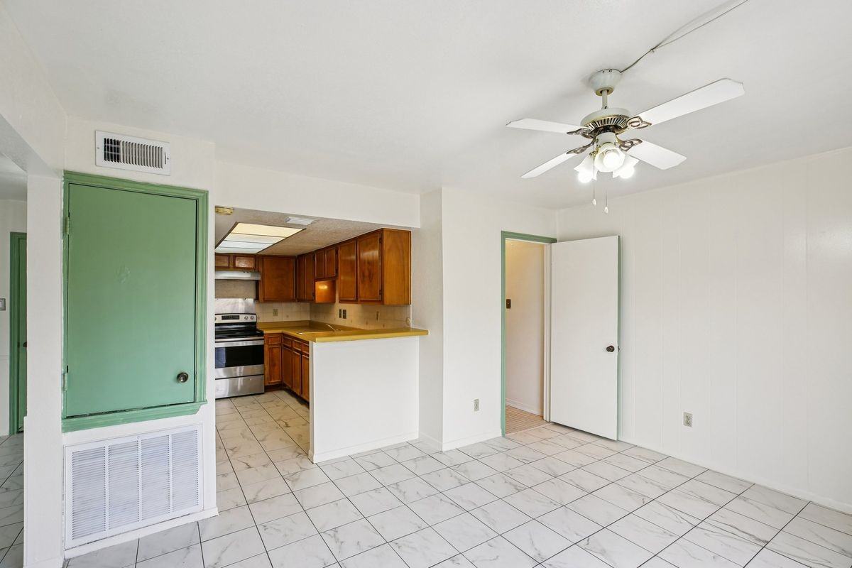 8379 La Roche Ln - Photo 3 of 11