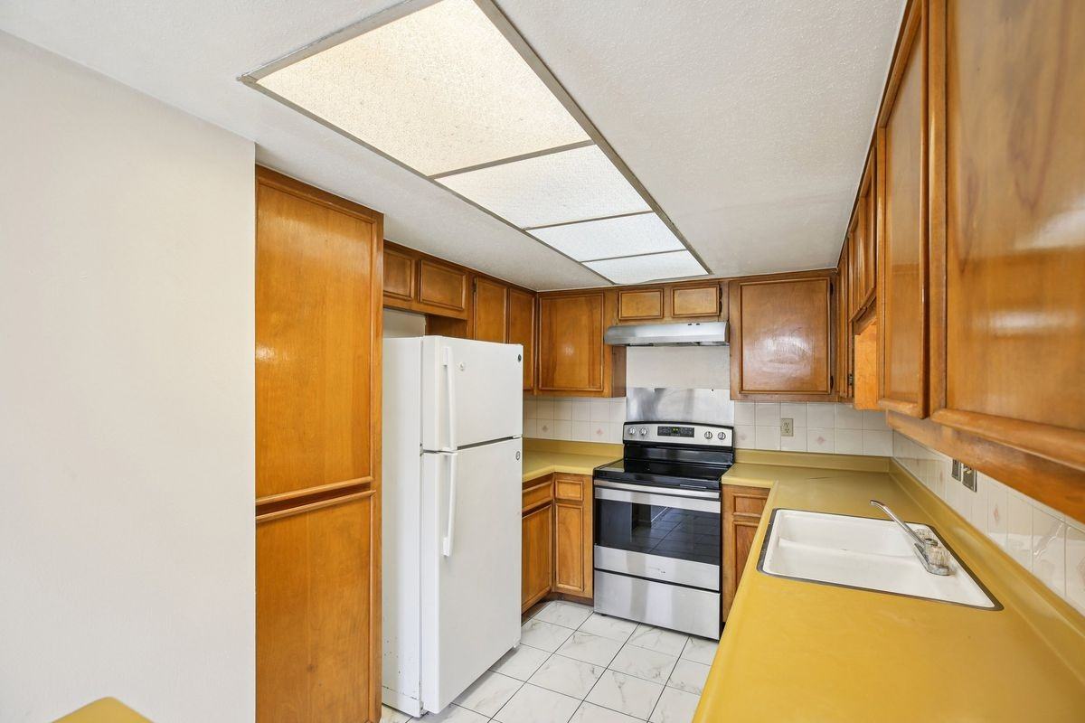 8379 La Roche Ln - Photo 5 of 11