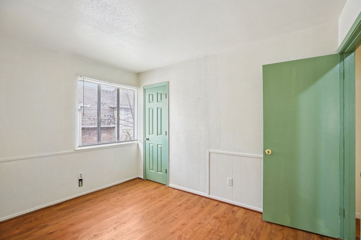 8379 La Roche Ln - Photo 7 of 11