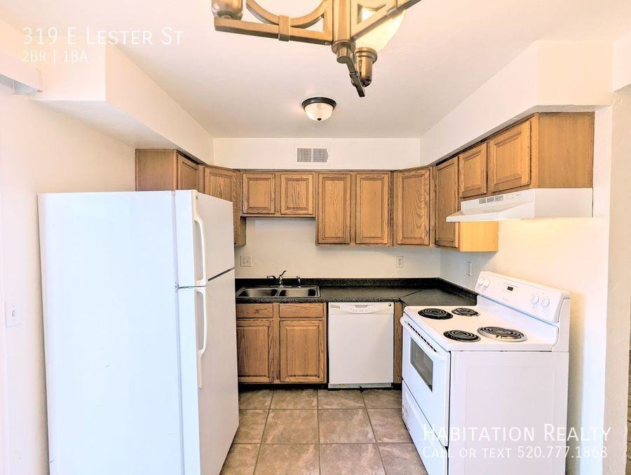 319 E Lester St - Photo 3 of 15